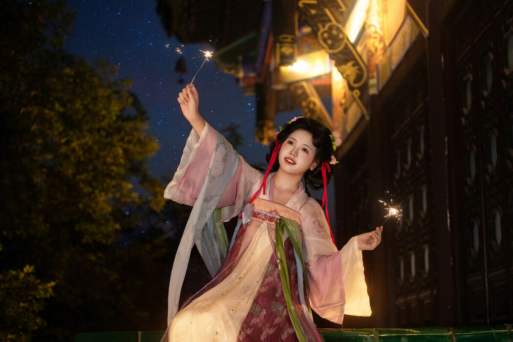 YiTuYu艺图语 Vol.9947 Nuo Mi Xiao Tuan Zi (14P)