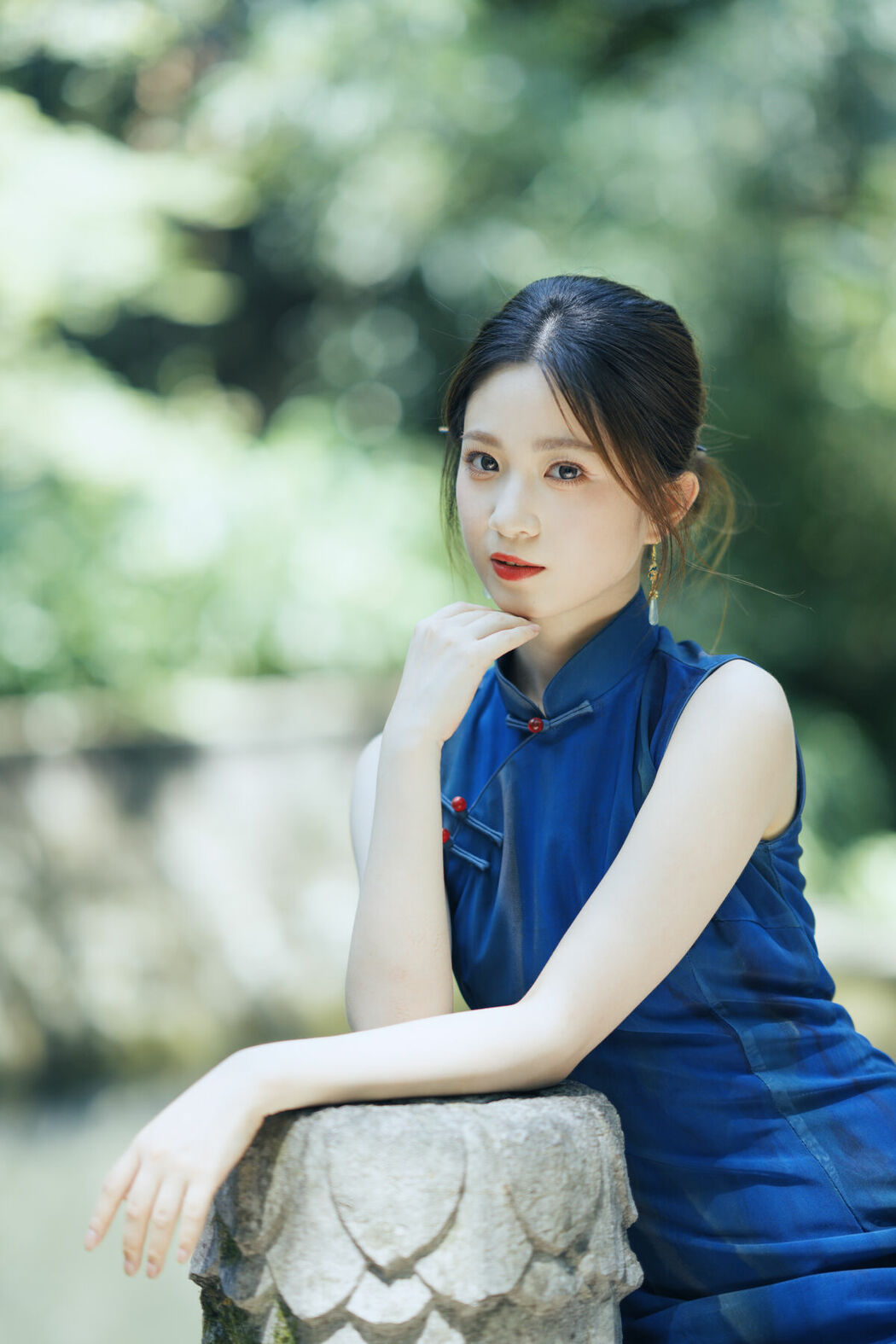 YiTuYu艺图语 Vol.9949 Li Li (54P)