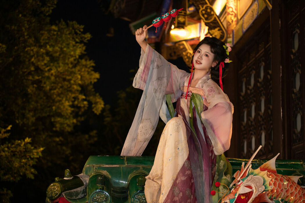 YiTuYu艺图语 Vol.9947 Nuo Mi Xiao Tuan Zi (14P)