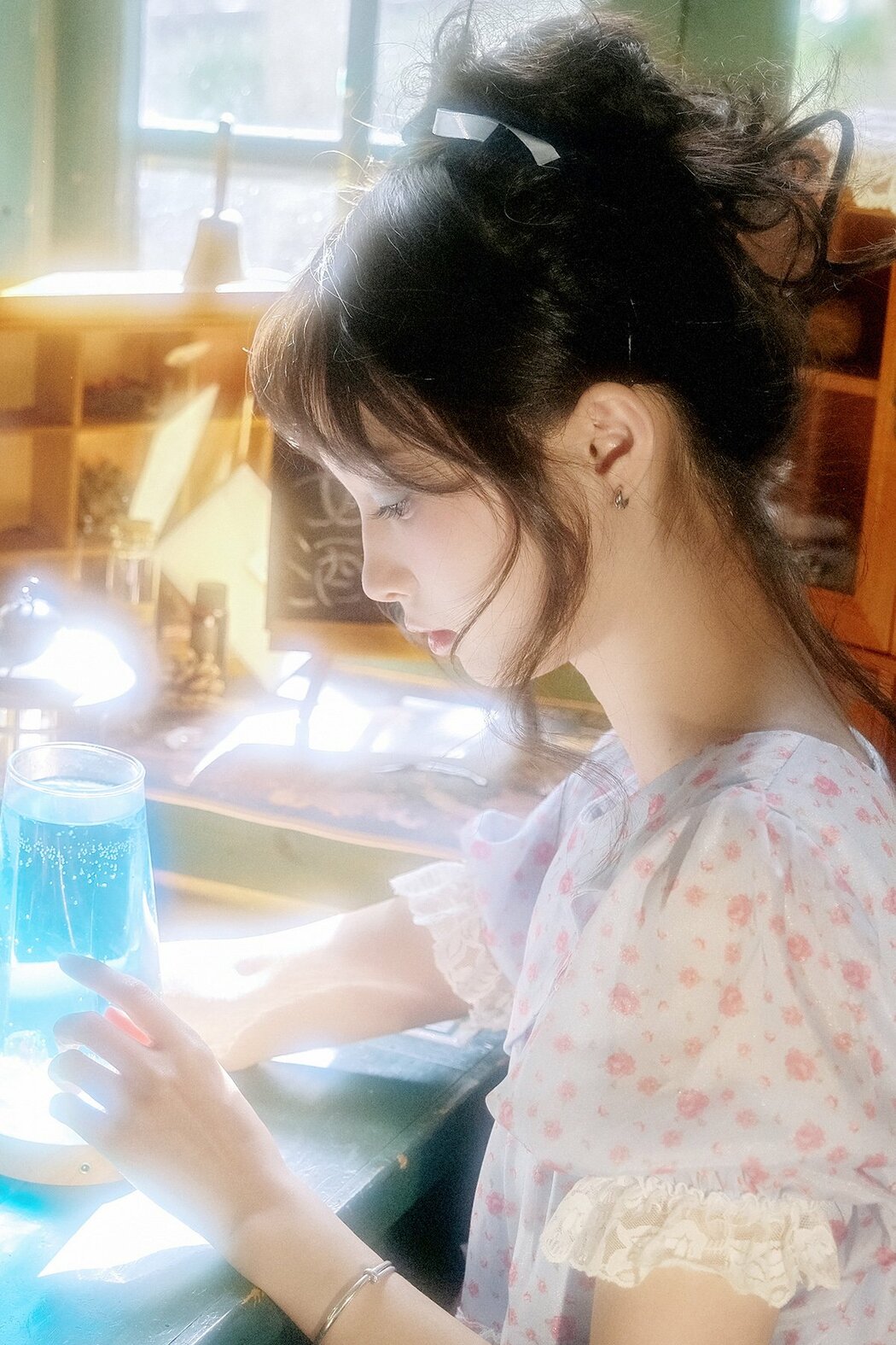 YiTuYu艺图语 Vol.9950 Wu Uzutaka Shojo (22P) Cover Photo
