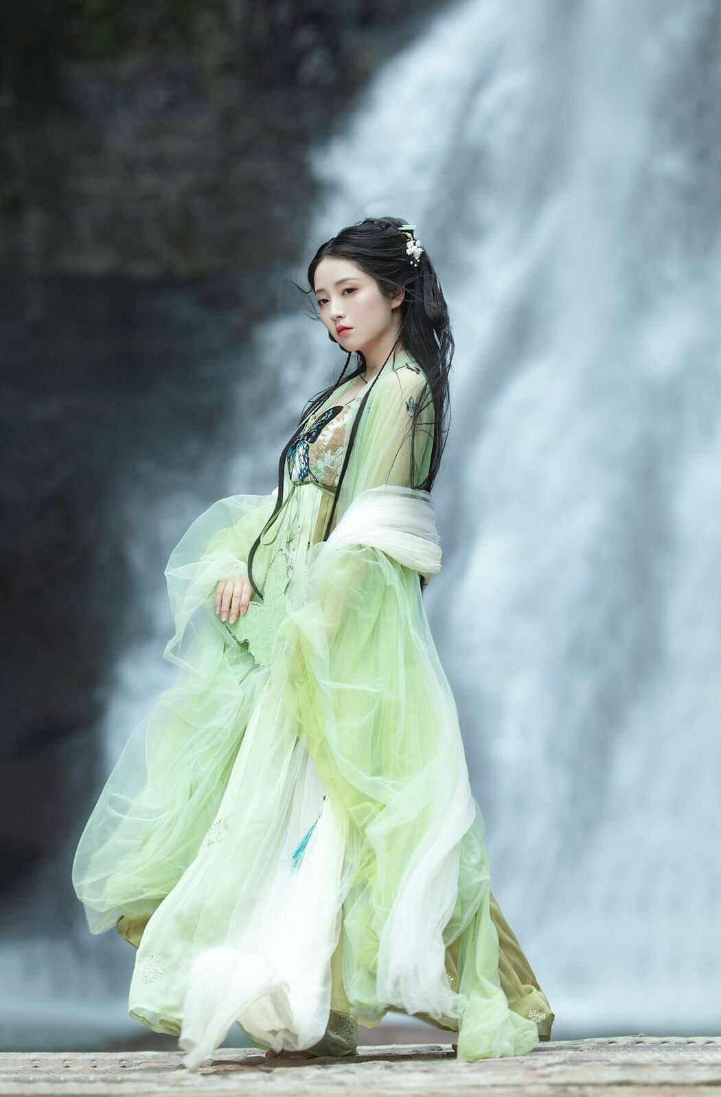 YiTuYu艺图语 Vol.9953 Xiao Wen Nuan Xiang Yao Ge Da Tai Yang (16P)