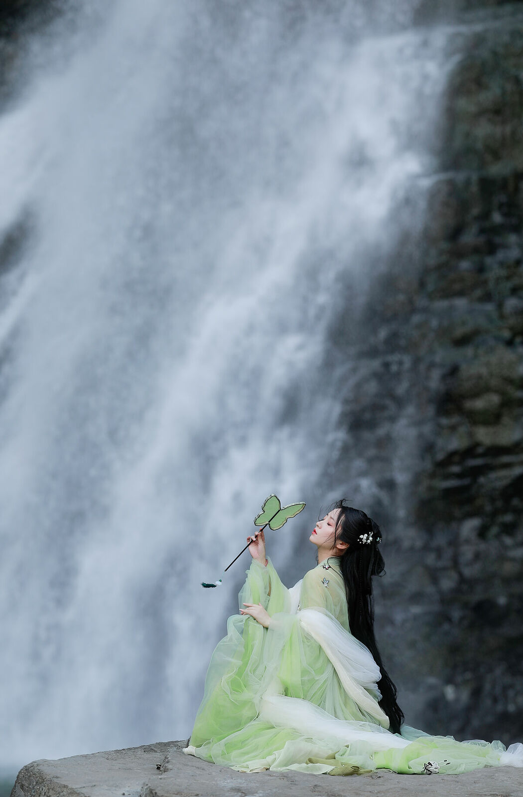 YiTuYu艺图语 Vol.9953 Xiao Wen Nuan Xiang Yao Ge Da Tai Yang (16P)