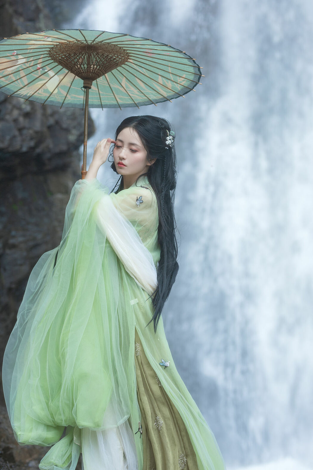 YiTuYu艺图语 Vol.9953 Xiao Wen Nuan Xiang Yao Ge Da Tai Yang (16P)