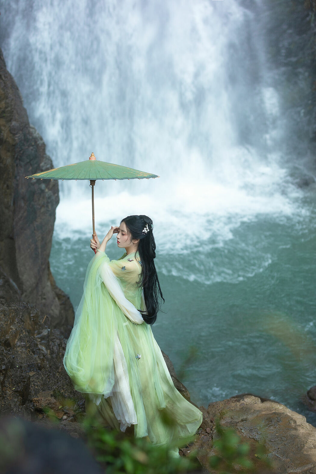 YiTuYu艺图语 Vol.9953 Xiao Wen Nuan Xiang Yao Ge Da Tai Yang (16P)