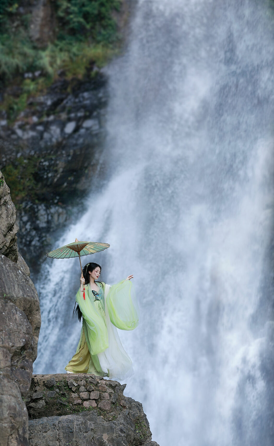 YiTuYu艺图语 Vol.9953 Xiao Wen Nuan Xiang Yao Ge Da Tai Yang (16P)