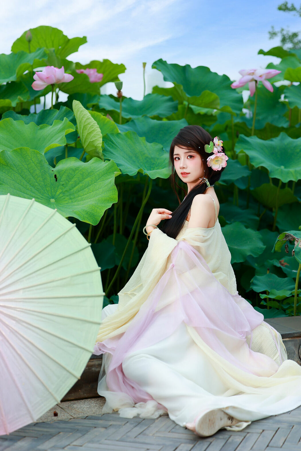 YiTuYu艺图语 Vol.9955 Xiao Du Tong Xue (57P)