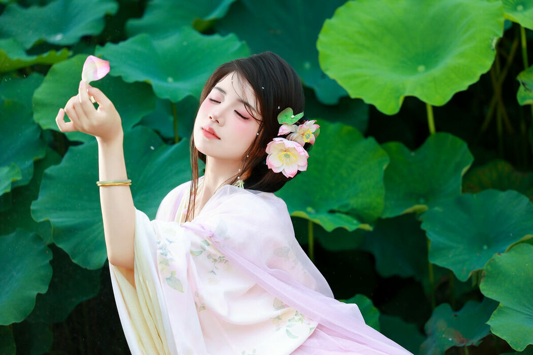 YiTuYu艺图语 Vol.9955 Xiao Du Tong Xue (57P)
