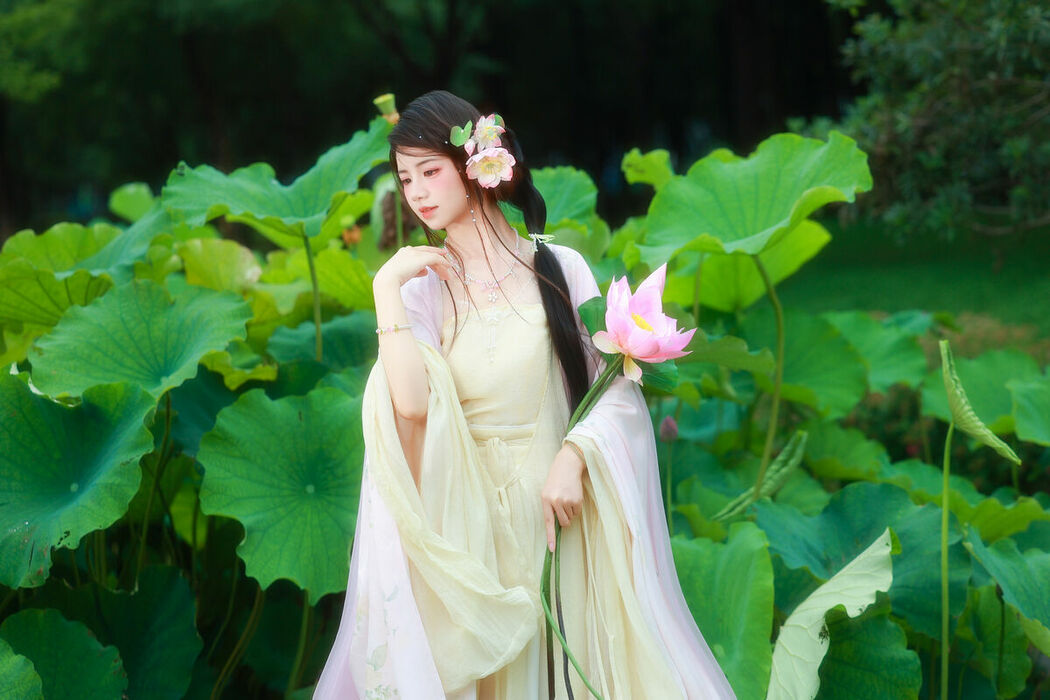 YiTuYu艺图语 Vol.9955 Xiao Du Tong Xue (57P)