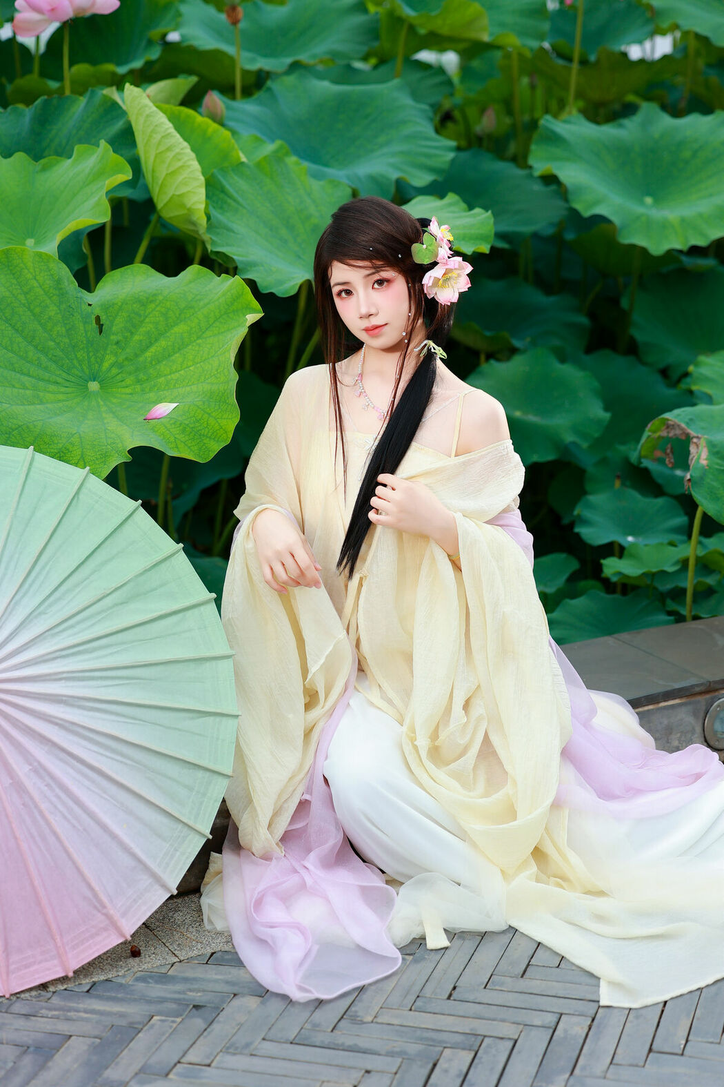 YiTuYu艺图语 Vol.9955 Xiao Du Tong Xue (57P)