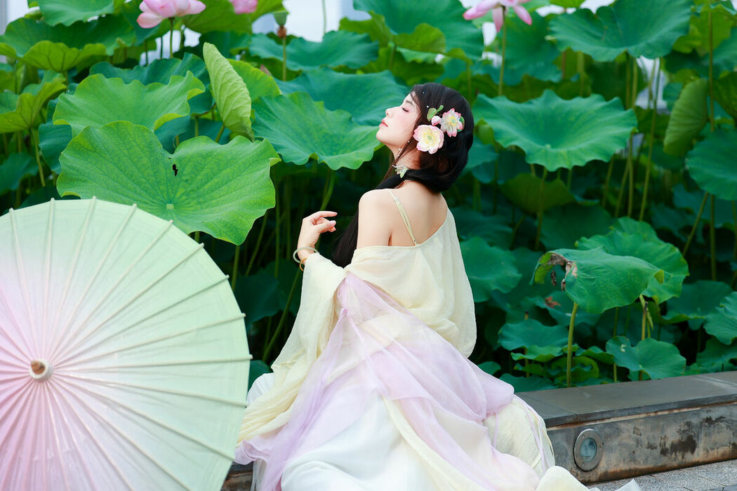 YiTuYu艺图语 Vol.9955 Xiao Du Tong Xue (57P)