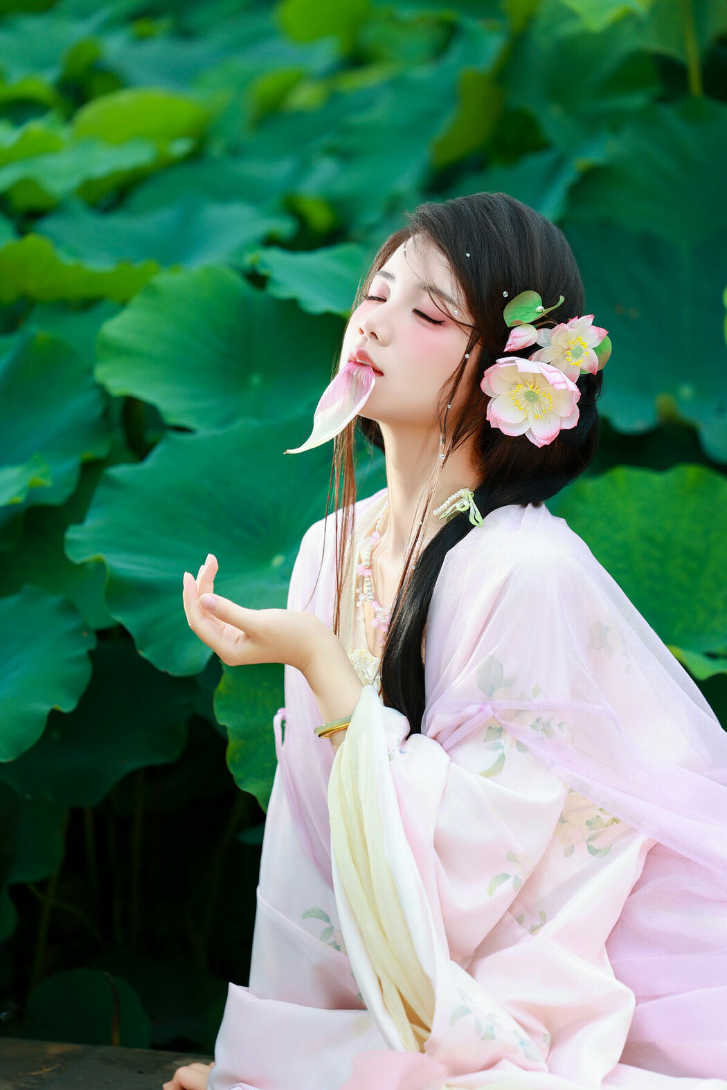 YiTuYu艺图语 Vol.9955 Xiao Du Tong Xue (57P)