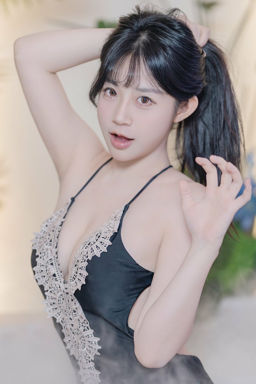 YiTuYu艺图语 Vol.9964 Yi Yuan Tong Xue Jodie (42P) Cover Photo