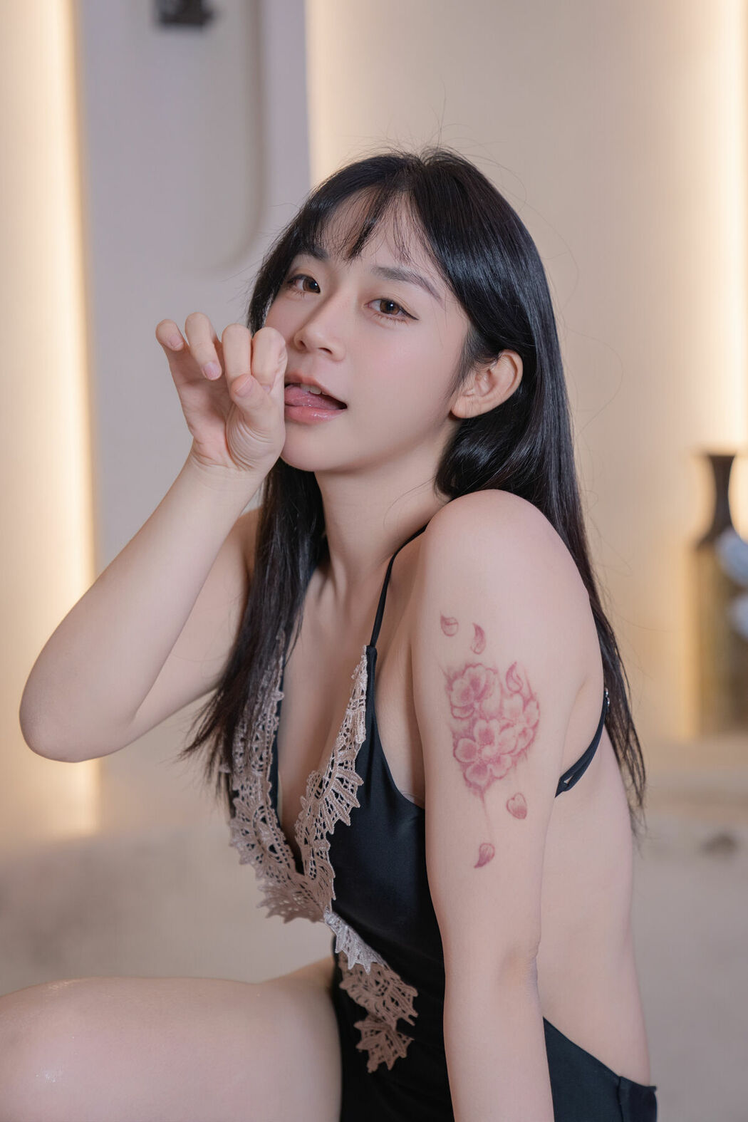 YiTuYu艺图语 Vol.9964 Yi Yuan Tong Xue Jodie (42P)