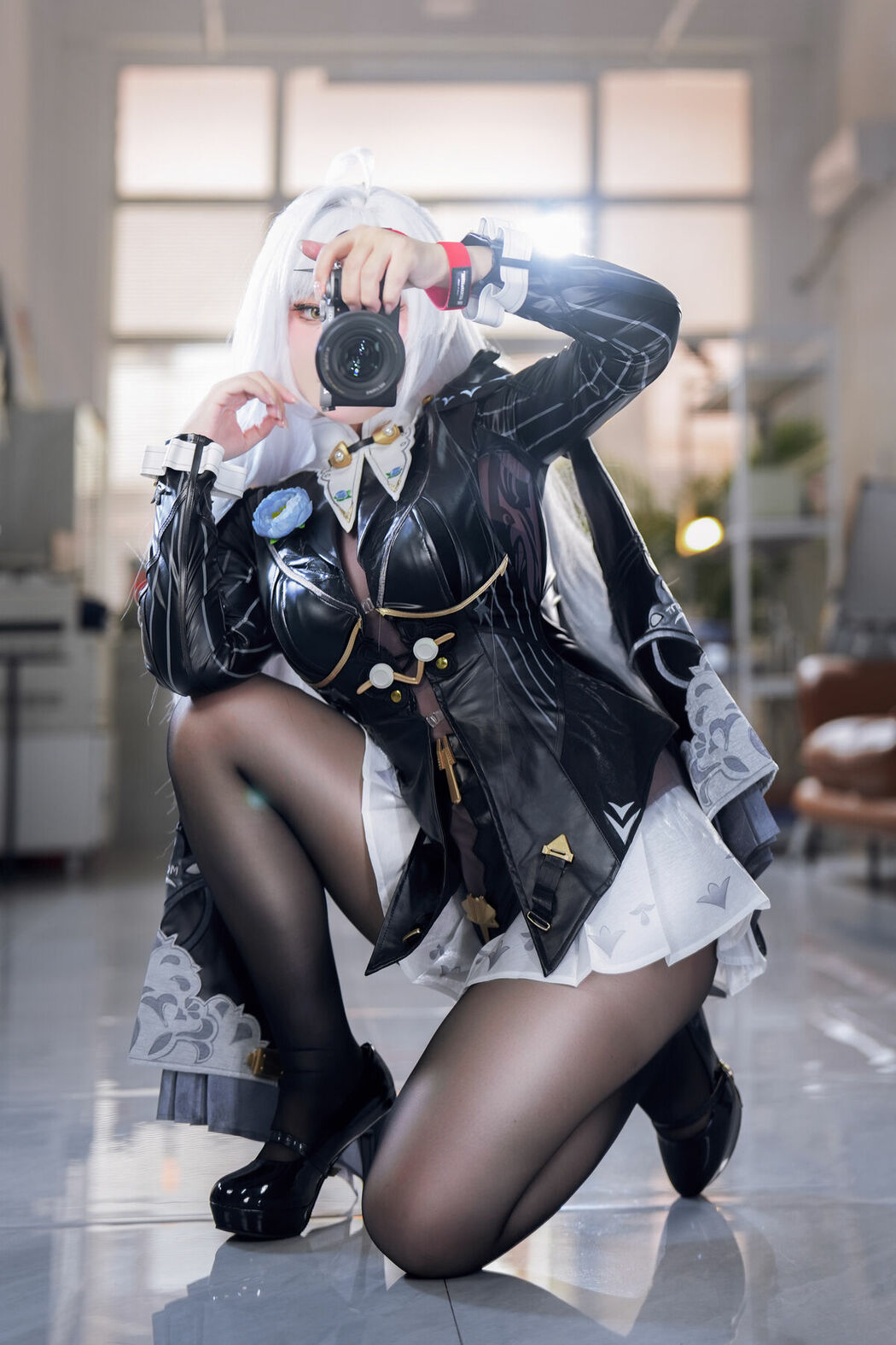 Coser@半半子 – 绝区零 儀玄師匠 墨形影踪 (52P – 4V)