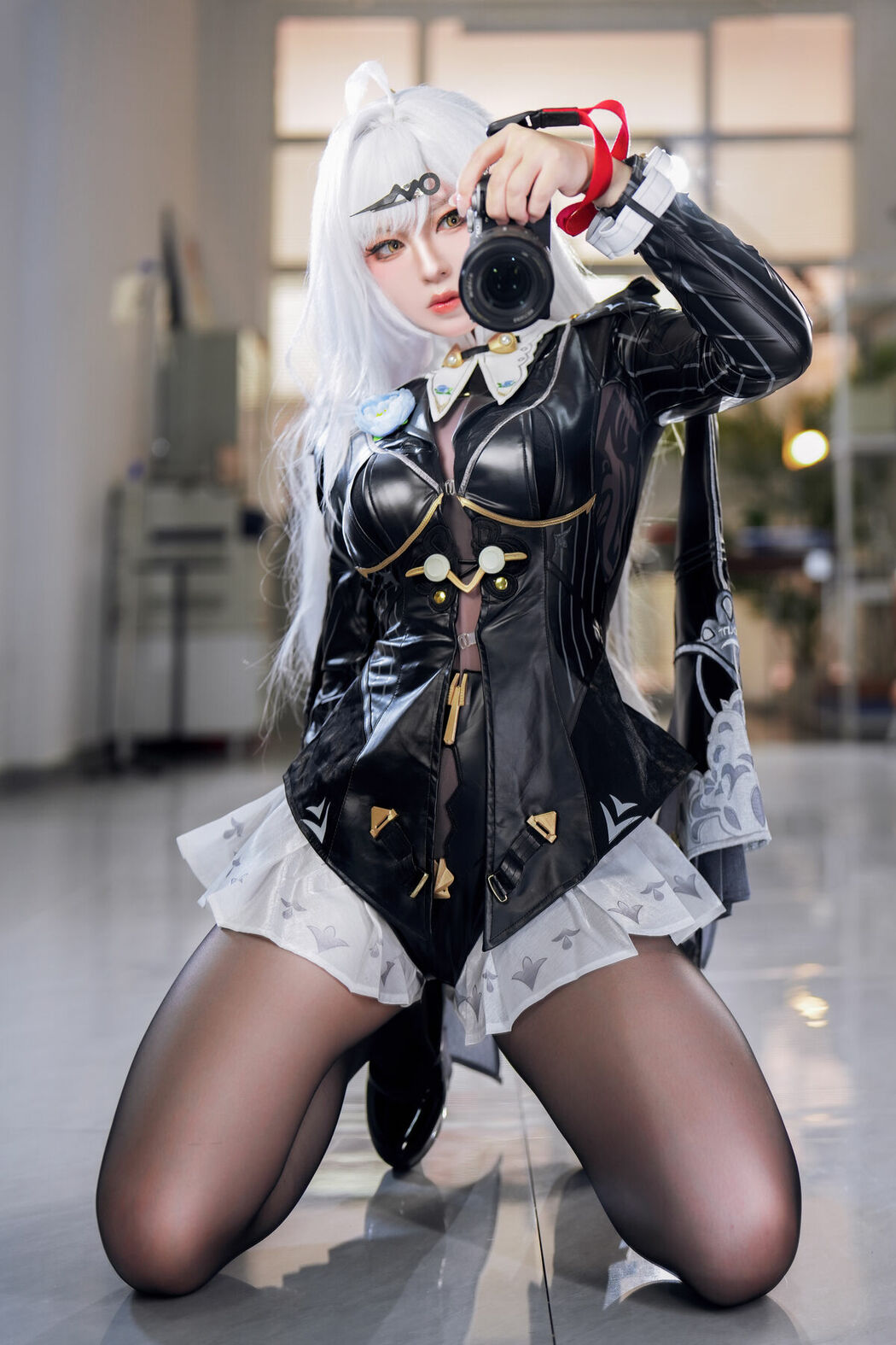 Coser@半半子 – 绝区零 儀玄師匠 墨形影踪 (52P – 4V)
