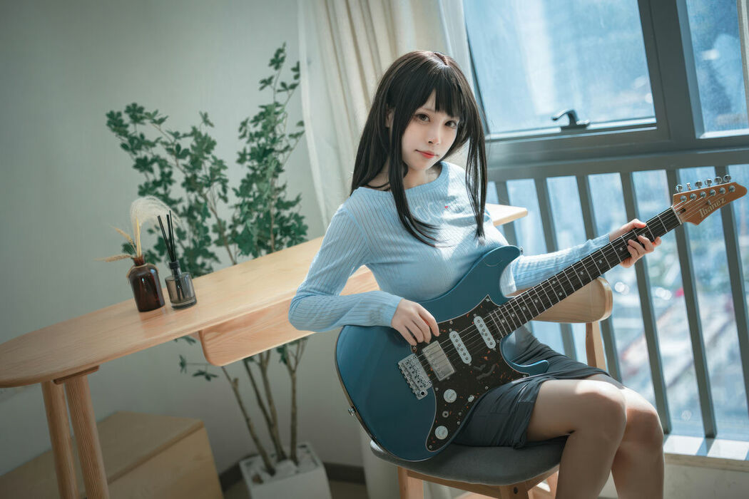 Coser@三無人型 – 吉他妹妹 (25P)