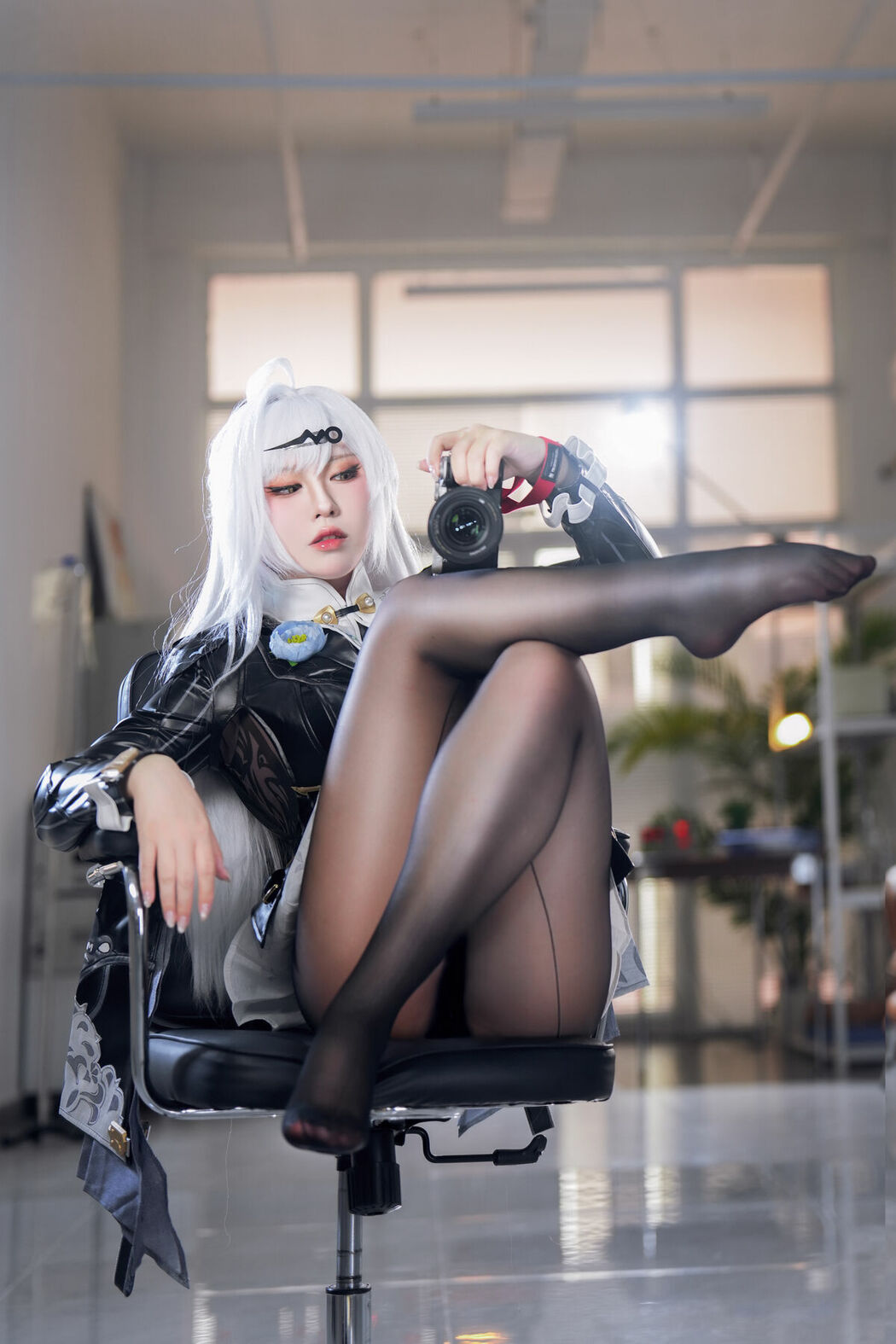Coser@半半子 – 绝区零 儀玄師匠 墨形影踪 (52P – 4V)