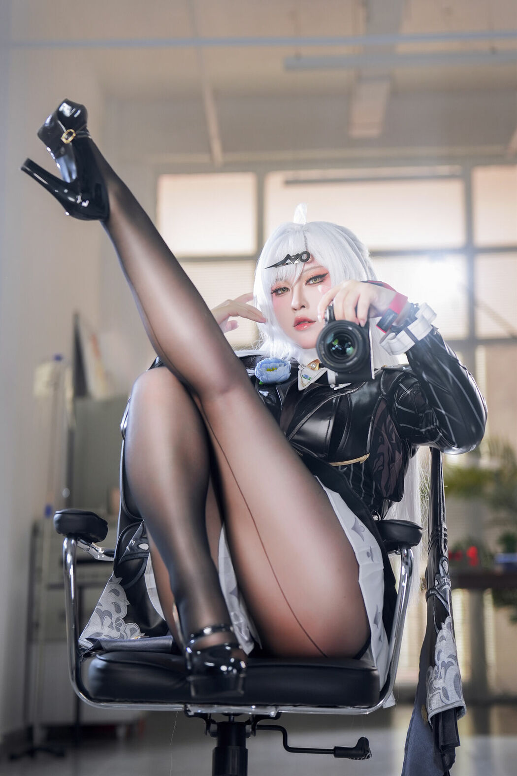 Coser@半半子 – 绝区零 儀玄師匠 墨形影踪 (52P – 4V)