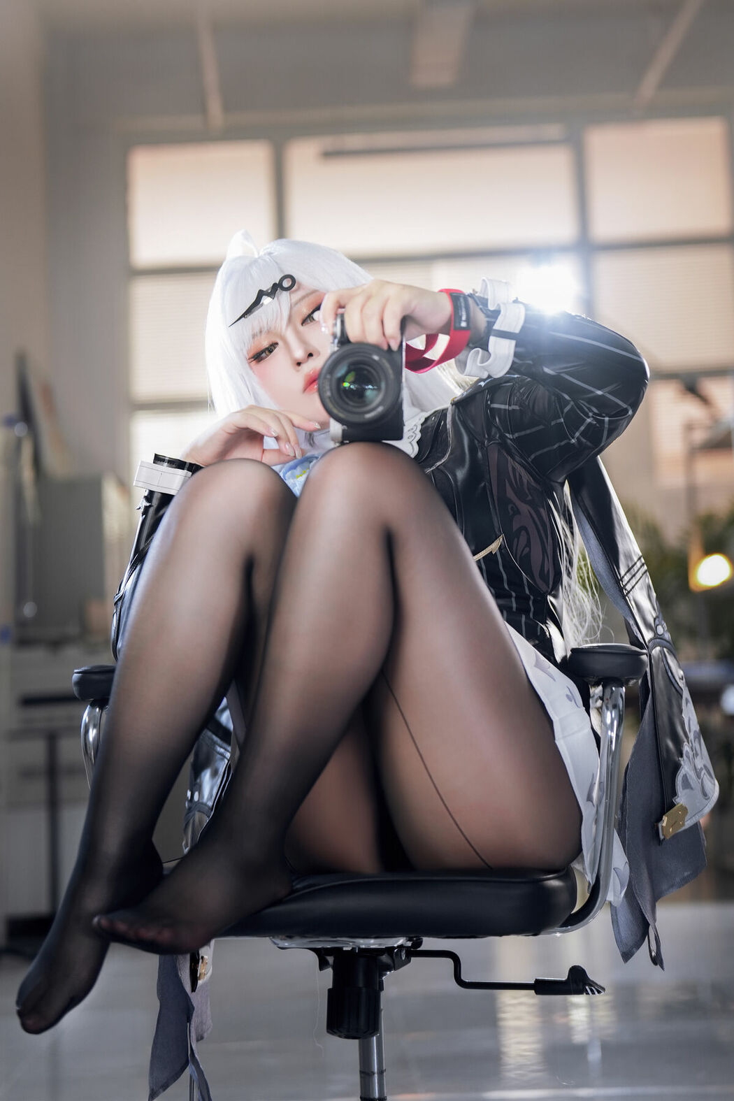 Coser@半半子 – 绝区零 儀玄師匠 墨形影踪 (52P – 4V)