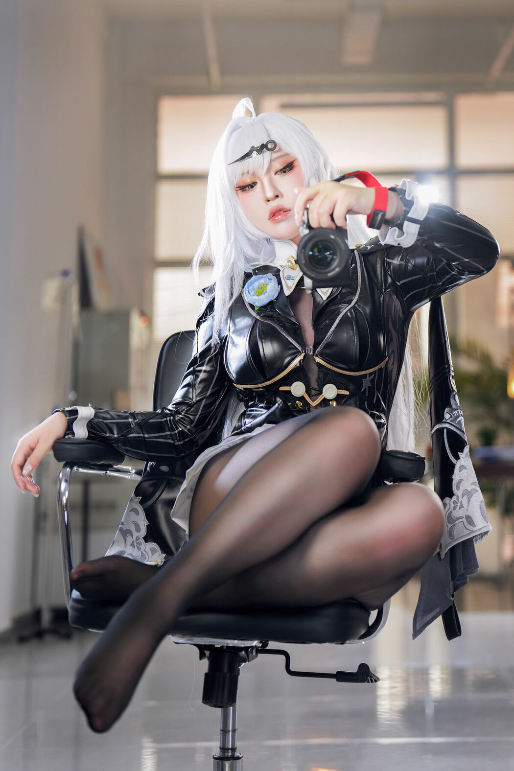 Coser@半半子 – 绝区零 儀玄師匠 墨形影踪 (52P – 4V)
