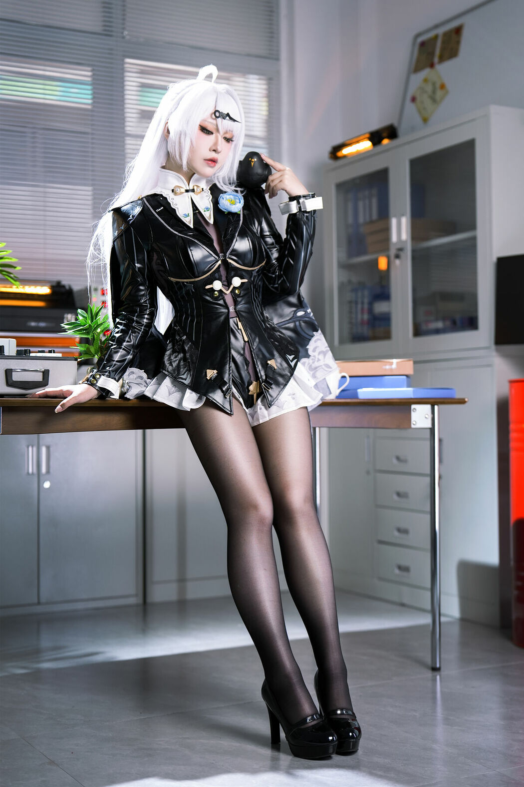 Coser@半半子 – 绝区零 儀玄師匠 墨形影踪 (52P – 4V)