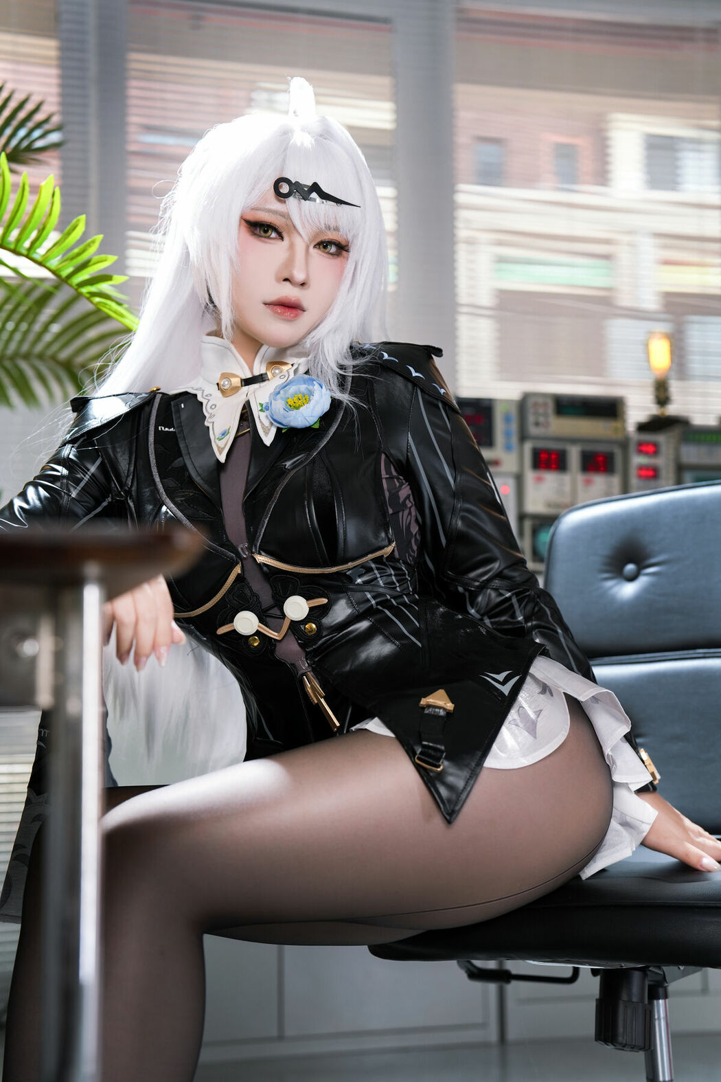 Coser@半半子 – 绝区零 儀玄師匠 墨形影踪 (52P – 4V)