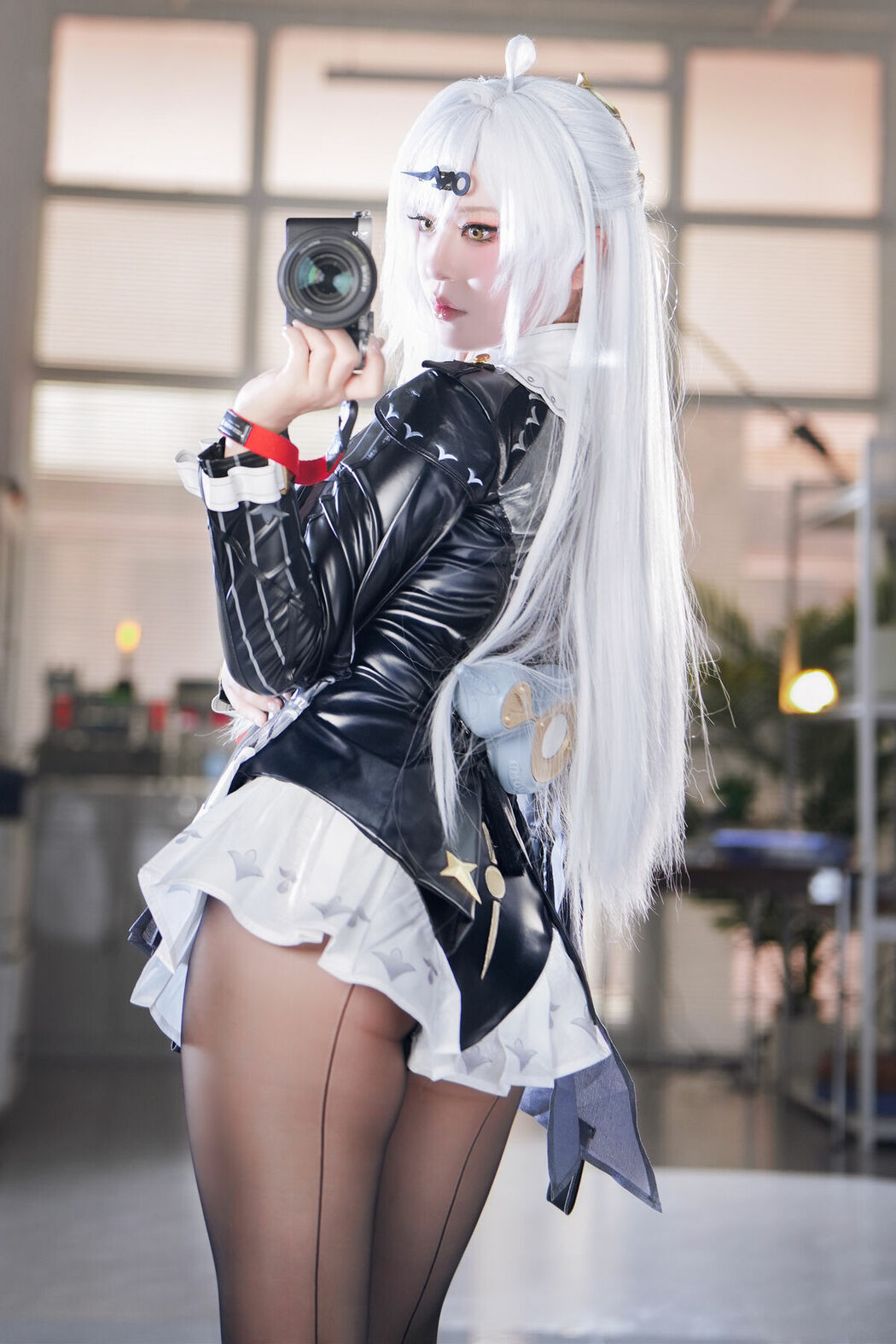 Coser@半半子 – 绝区零 儀玄師匠 墨形影踪 (52P – 4V)