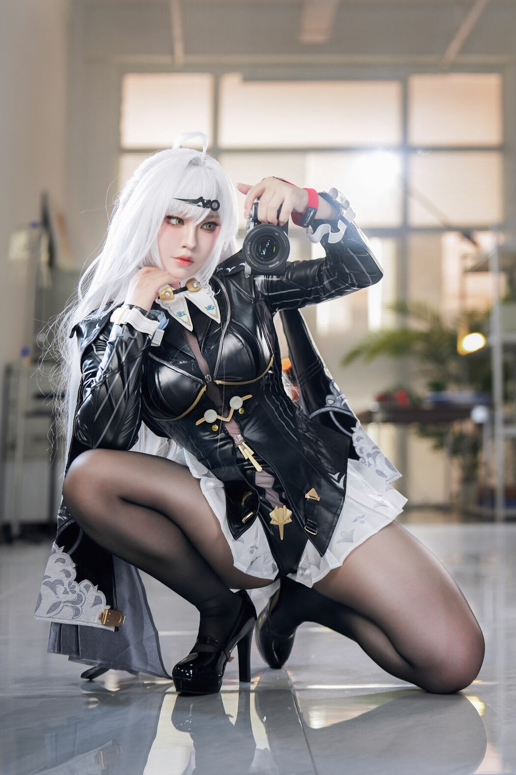 Coser@半半子 – 绝区零 儀玄師匠 墨形影踪 (52P – 4V)