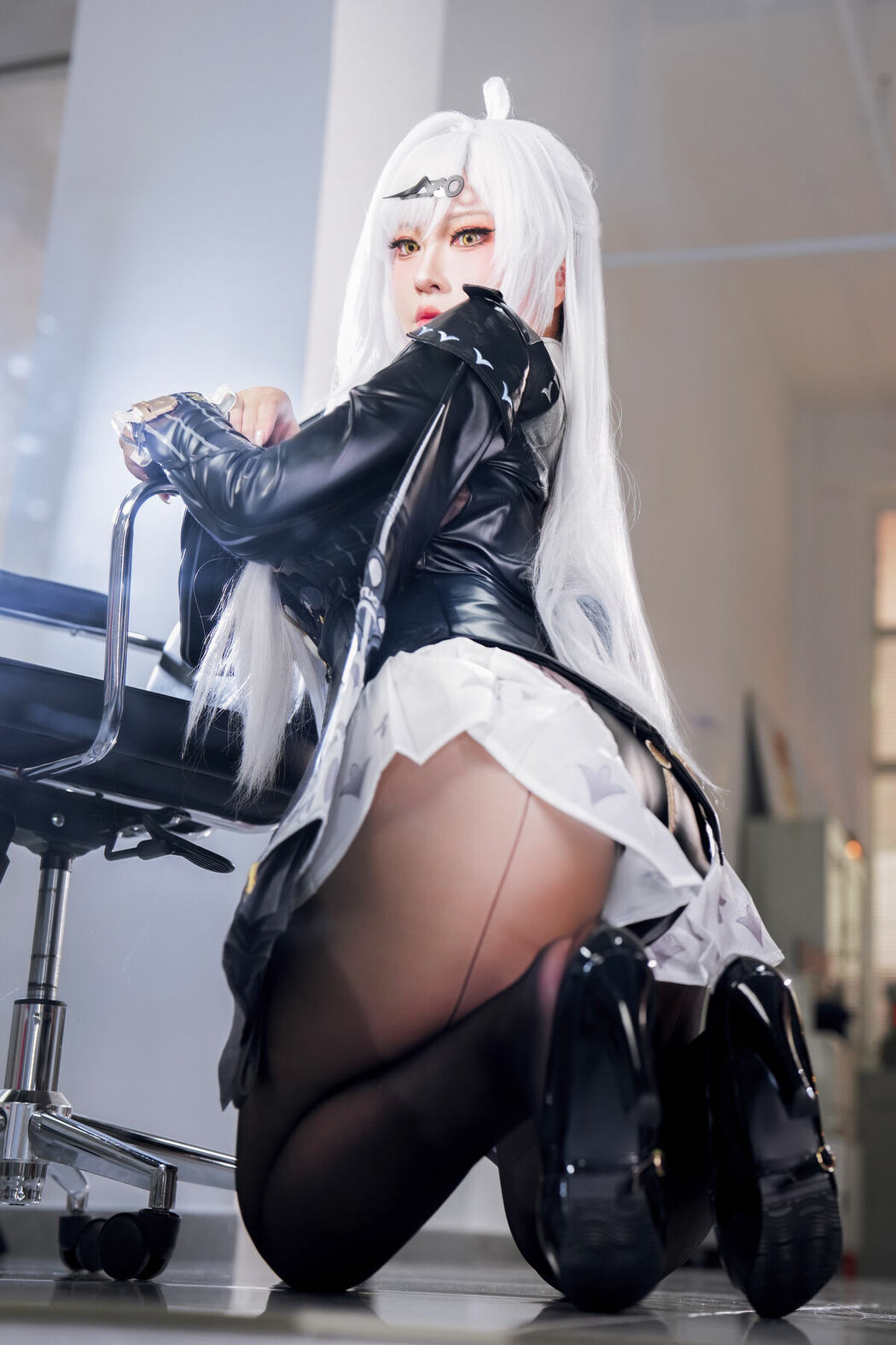 Coser@半半子 – 绝区零 儀玄師匠 墨形影踪 (52P – 4V)