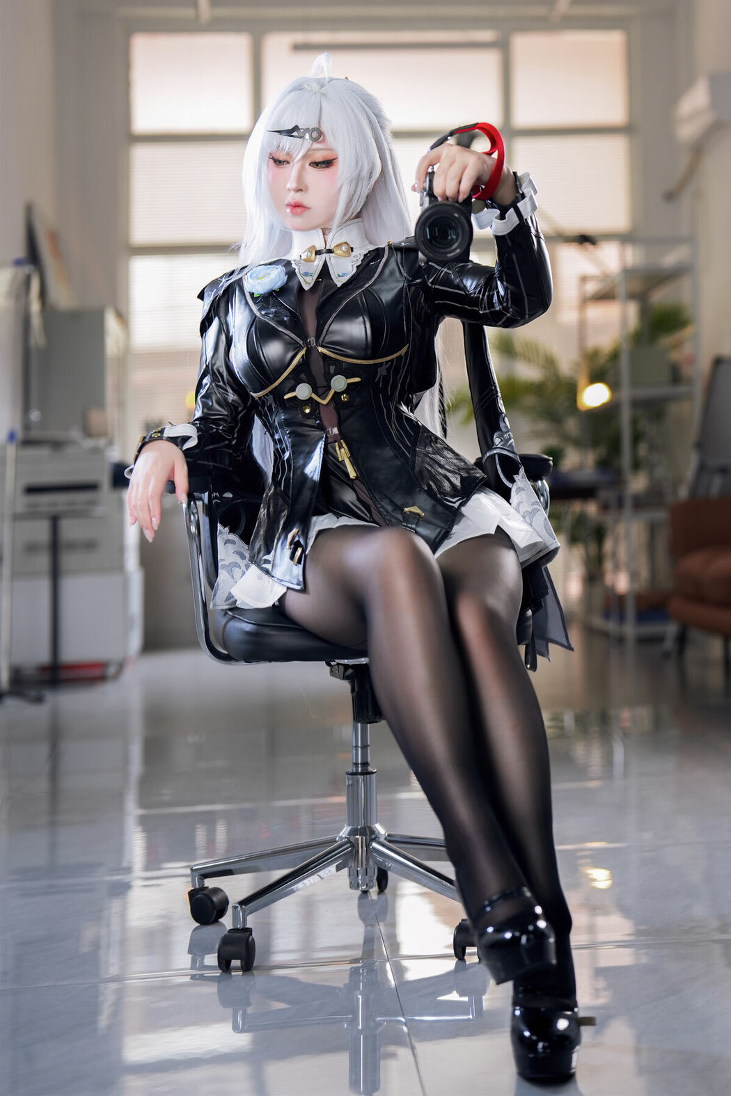 Coser@半半子 – 绝区零 儀玄師匠 墨形影踪 (52P – 4V)