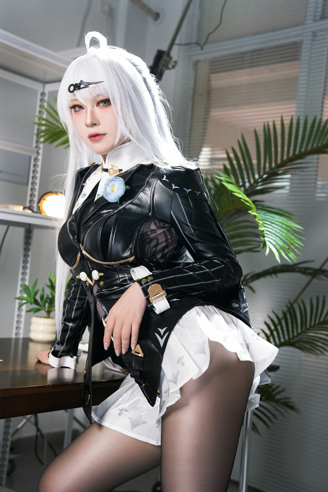 Coser@半半子 – 绝区零 儀玄師匠 墨形影踪 (52P – 4V)