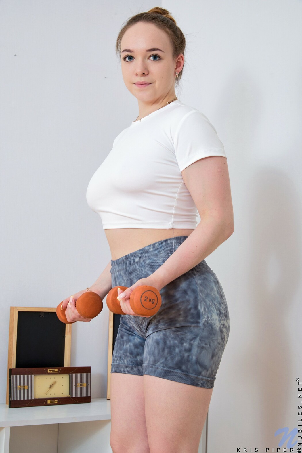Kris Piper Strips For An Intimate Weightlifting Session