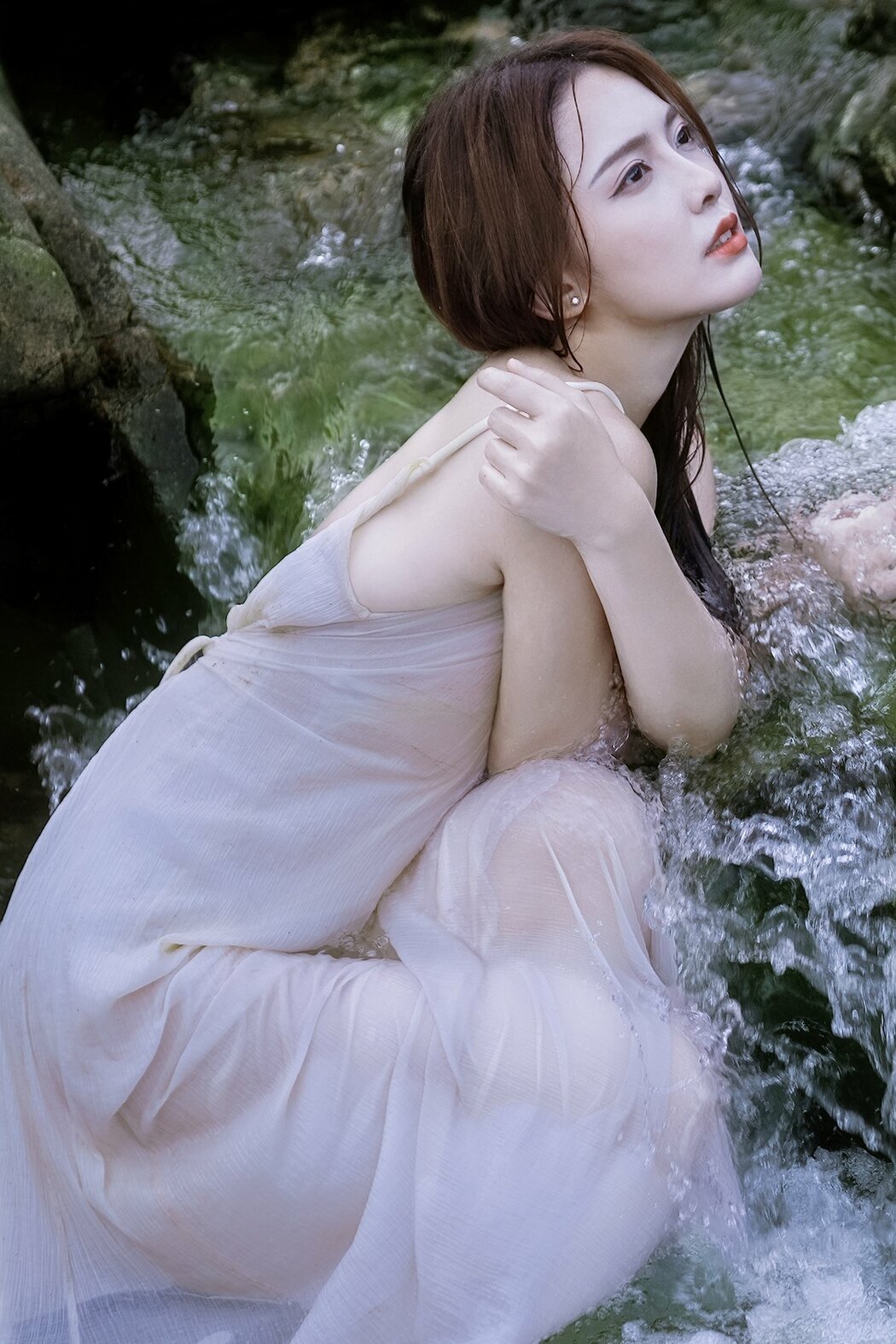 YiTuYu艺图语 Vol.9974 Ying Er YY (33P) Cover Photo