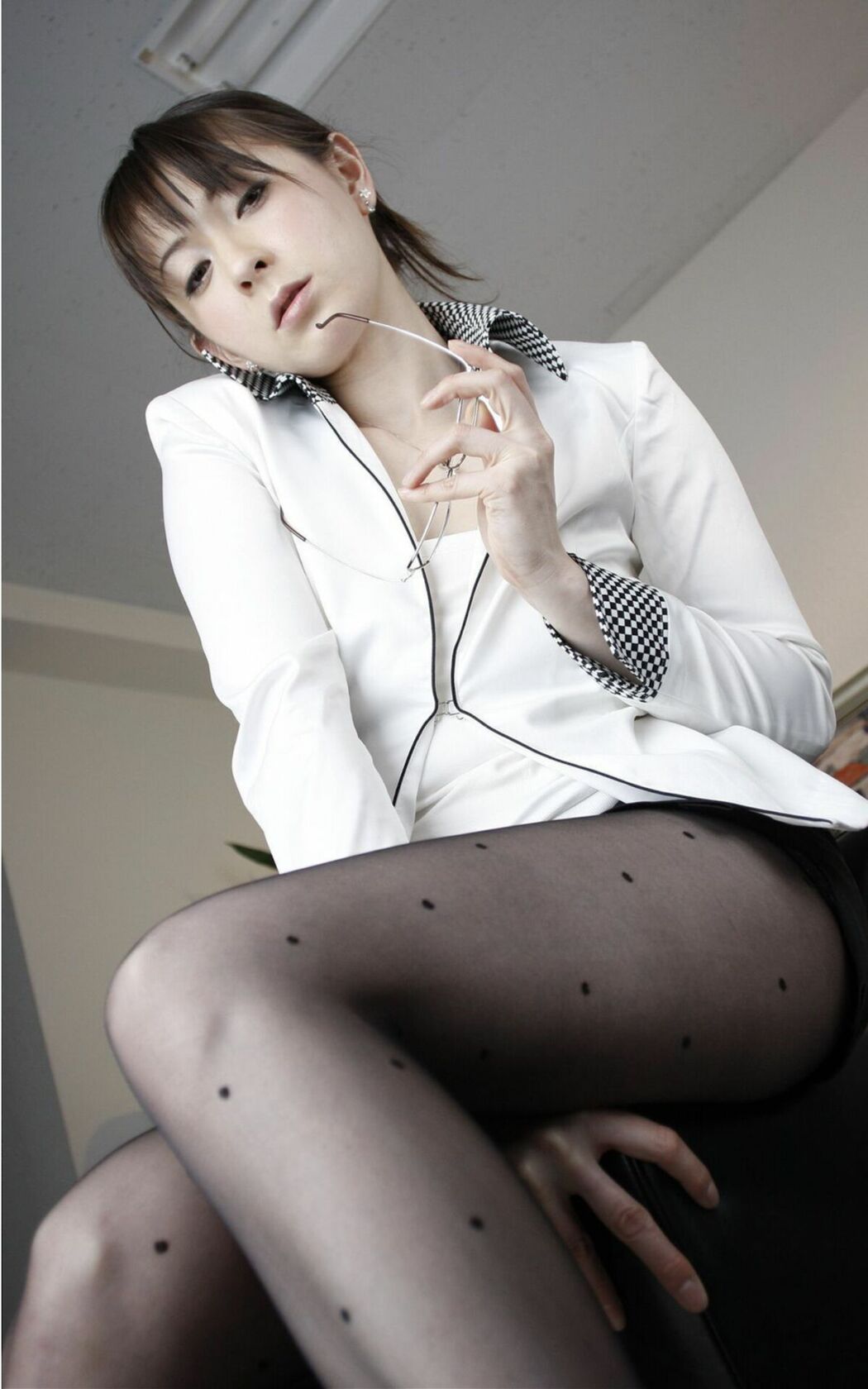 JP Maki Hojo 北条麻妃 – 濃密グラビア写真集 欲求不満の熟女教師 柳田やよい 光月夜也 Part01 (51P)