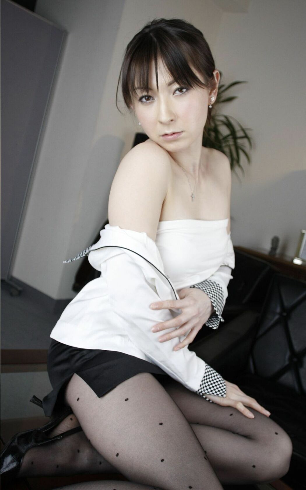 JP Maki Hojo 北条麻妃 – 濃密グラビア写真集 欲求不満の熟女教師 柳田やよい 光月夜也 Part02 (51P)