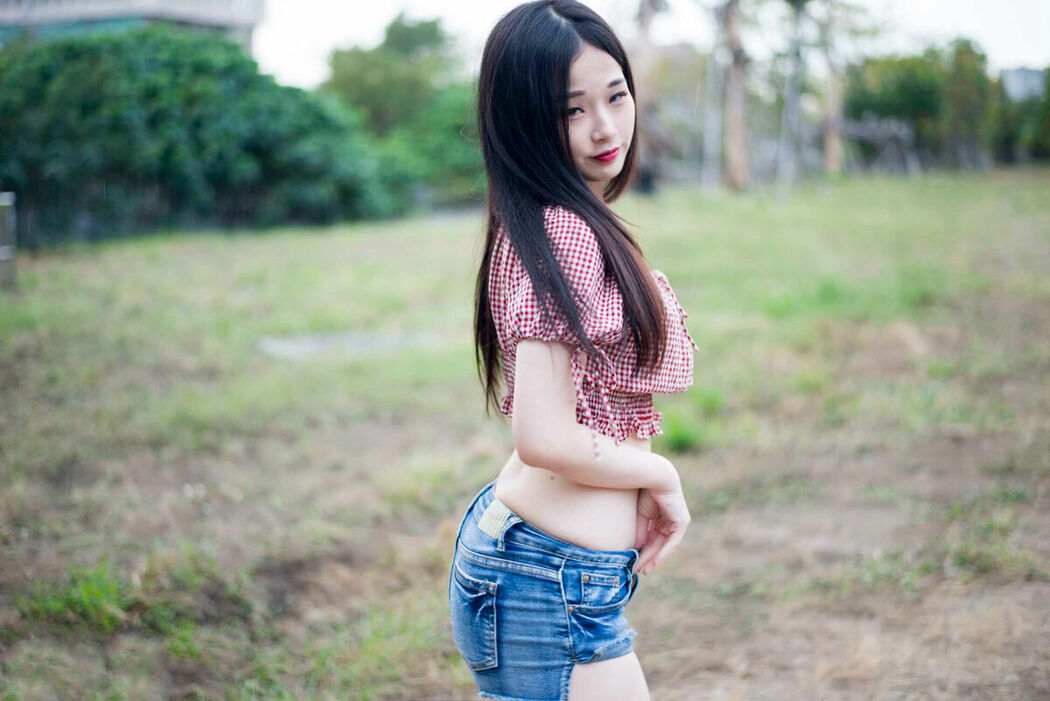 Jie Mi 婕咪 Juice – 一日取精快遞服務員 我的身體就是您的存精容器 濕潤嫩穴特寫 (87P)