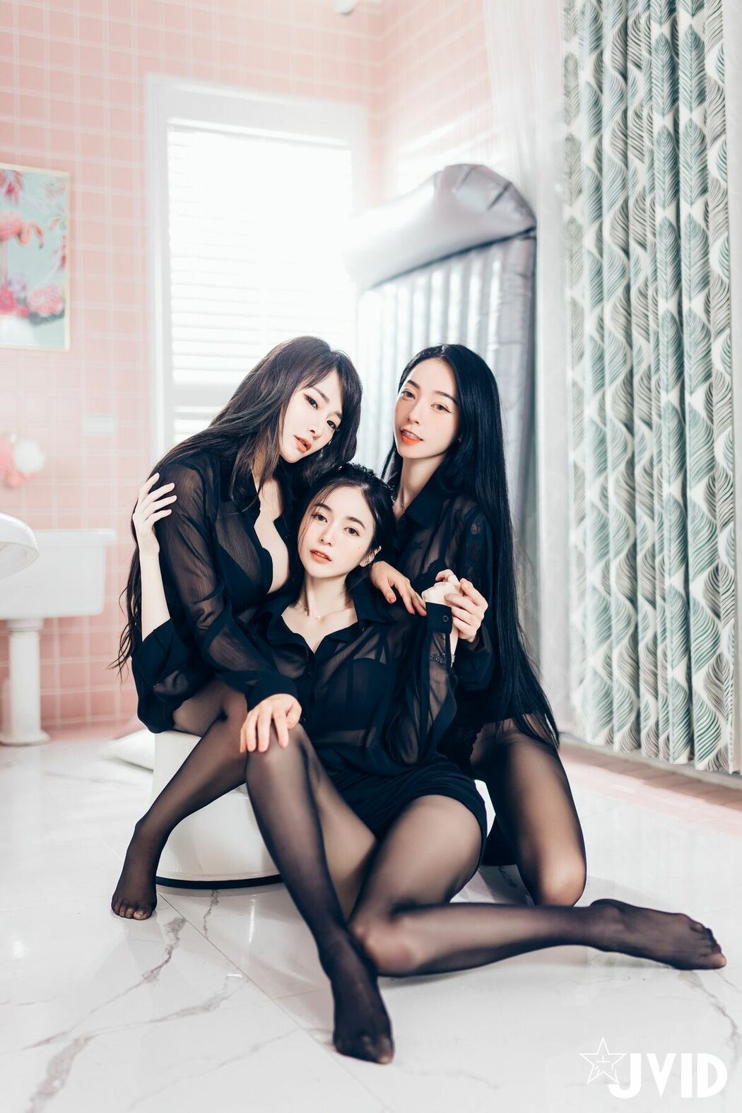 Lele 樂樂 And Piao Piao Ge 飄飄哥 – 上司新人下属 无内黑丝终极奥义 Part01 (53P)