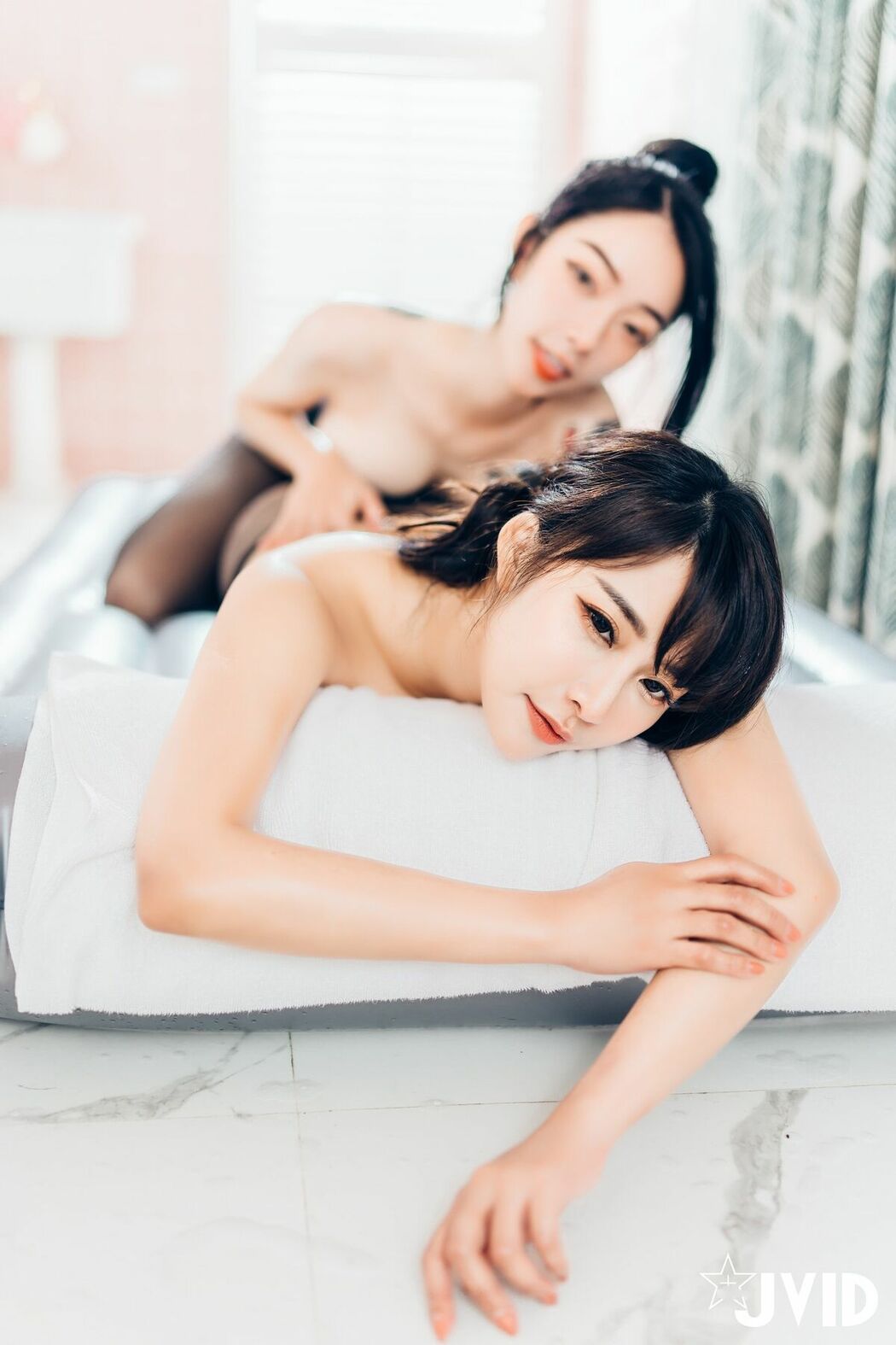 Lele 樂樂 And Piao Piao Ge 飄飄哥 – 上司新人下属 无内黑丝终极奥义 Part01 (53P)