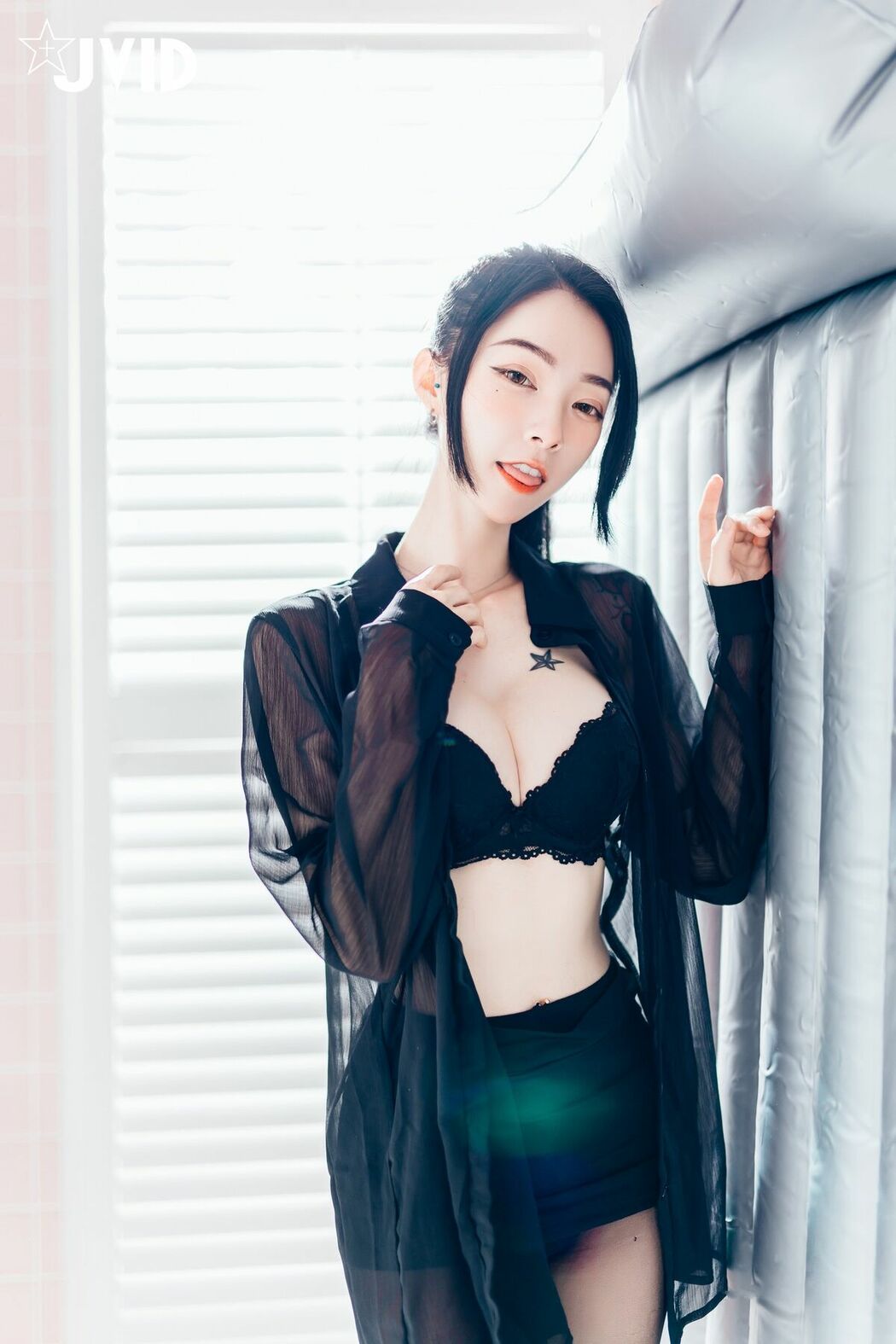 Lele 樂樂 And Piao Piao Ge 飄飄哥 – 上司新人下属 无内黑丝终极奥义 Part02 (53P)