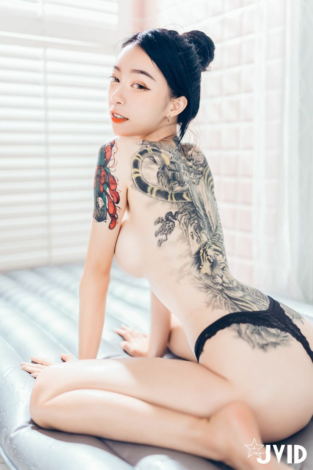 Lele 樂樂 And Piao Piao Ge 飄飄哥 – 上司新人下属 无内黑丝终极奥义 Part02 (53P)
