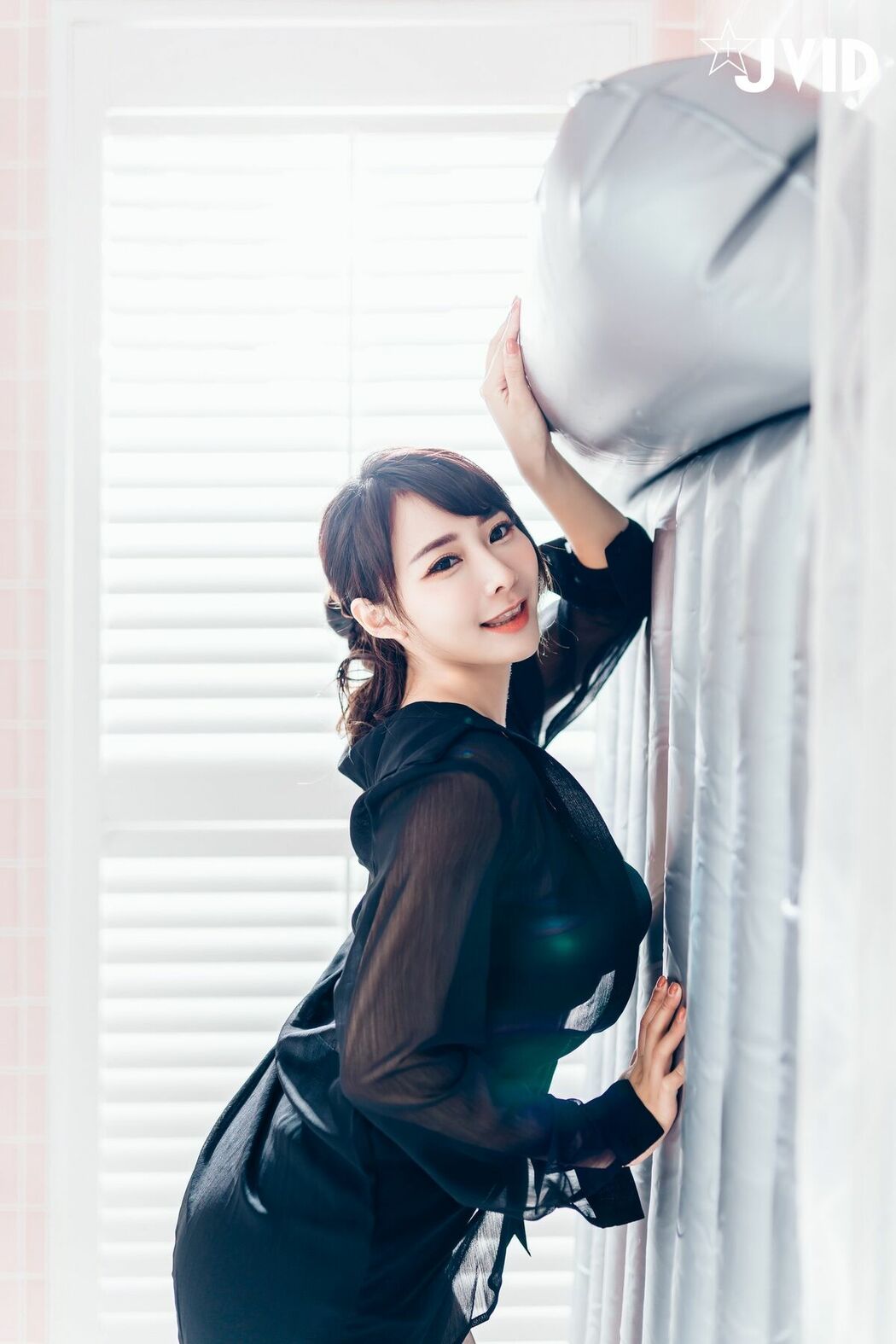 Lele 樂樂 And Piao Piao Ge 飄飄哥 – 上司新人下属 无内黑丝终极奥义 Part02 (53P)