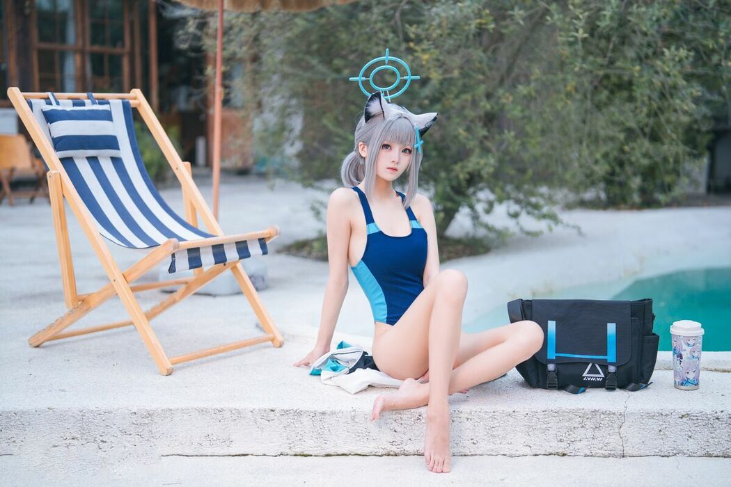 Coser@九柒喵 – 蔚蓝档案 砂狼白子泳装 (35P)