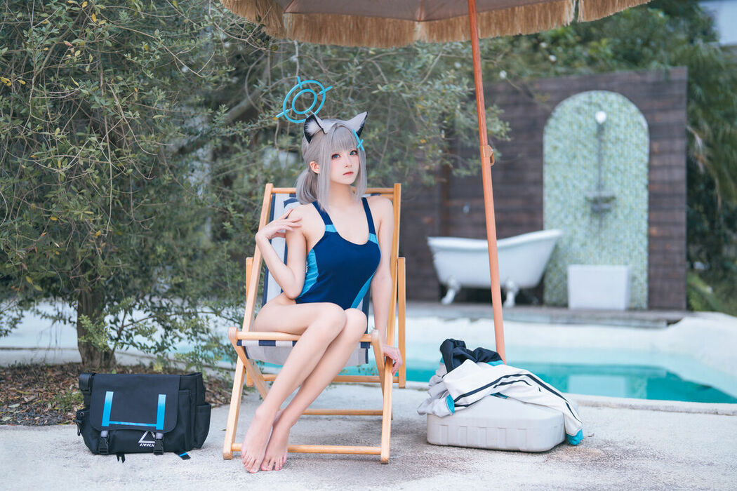 Coser@九柒喵 – 蔚蓝档案 砂狼白子泳装 (35P)