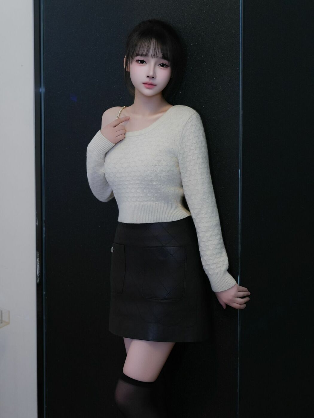 XR Uncensored Shen Mi Er 沈蜜儿 – R18 秀人网模特 黑白生活 Part02 (54P)