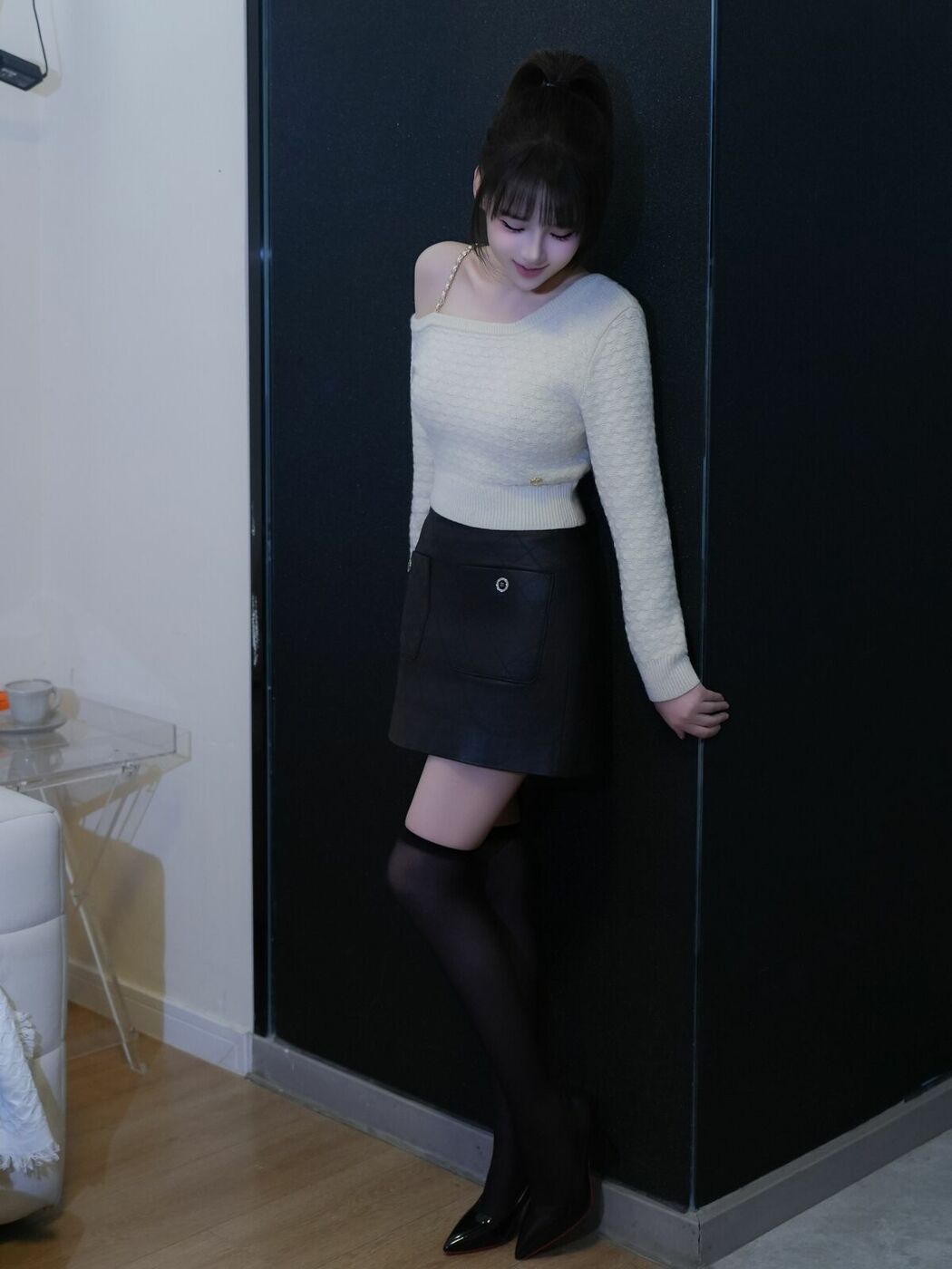 XR Uncensored Shen Mi Er 沈蜜儿 – R18 秀人网模特 黑白生活 Part01 (55P)