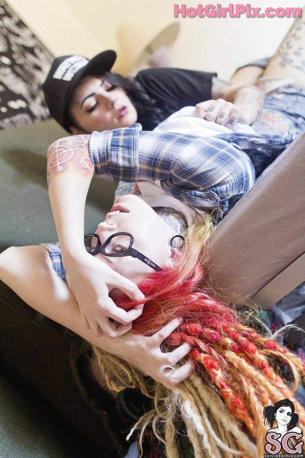 [Suicide Girls] Mewes & Kirbee - Party On, Duet Magic