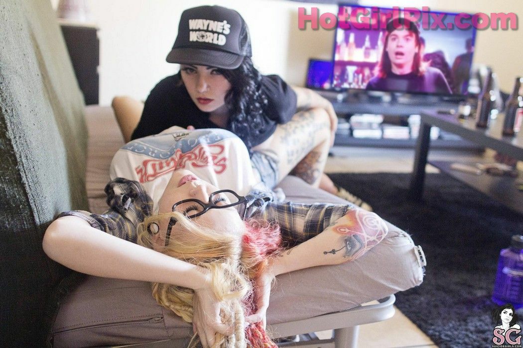 [Suicide Girls] Mewes & Kirbee - Party On, Duet Magic