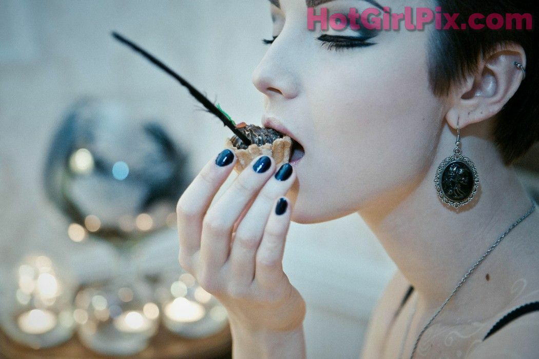 [Suicide Girls] Karanlit