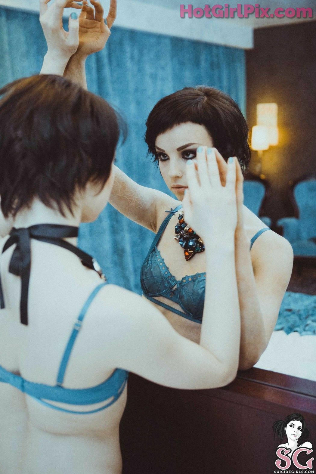 [Suicide Girls] Karanlit