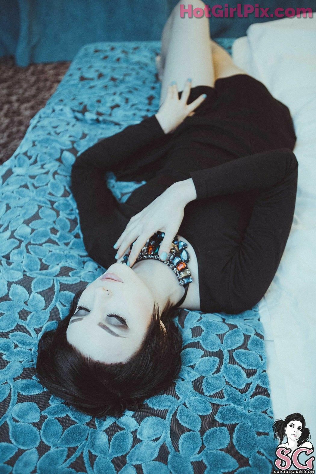 [Suicide Girls] Karanlit